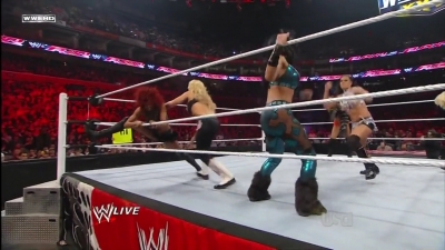 WWE_Raw_02_28_11_Diva_Battle_Royal_720p_AC3_5_1_x264_mkv_000029129.jpg