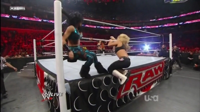 WWE_Raw_02_28_11_Diva_Battle_Royal_720p_AC3_5_1_x264_mkv_000053019.jpg