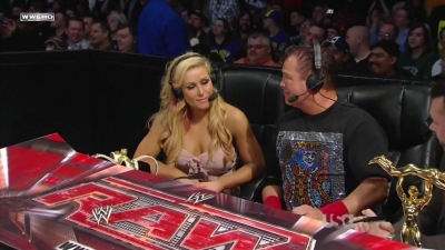 WWE_Raw_02_07_11_Six_Diva_Tag_Match_720p_AC3_5_1_x264_mkv_000053053.jpg