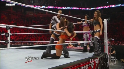 WWE_Raw_02_07_11_Six_Diva_Tag_Match_720p_AC3_5_1_x264_mkv_000133432.jpg