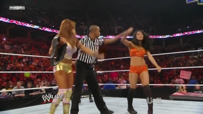 WWE_Raw_02_07_11_Six_Diva_Tag_Match_720p_AC3_5_1_x264_mkv_000241541.jpg