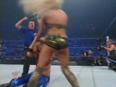 WWE_SmackDown_10_24_08_Michelle_McCool_Maria_vs_Natalya_Maryse_PDTV_XviD_avi_000116082.jpg