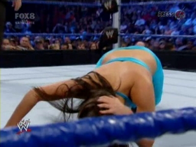 SD_10-10-08_Brie_Bella_vs_Natalya_w-Victoria_avi_000200960.jpg