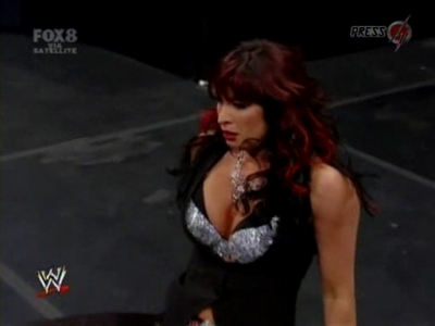 SD_10-10-08_Brie_Bella_vs_Natalya_w-Victoria_avi_000216360.jpg