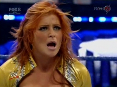 SD_10-10-08_Brie_Bella_vs_Natalya_w-Victoria_avi_000266160.jpg