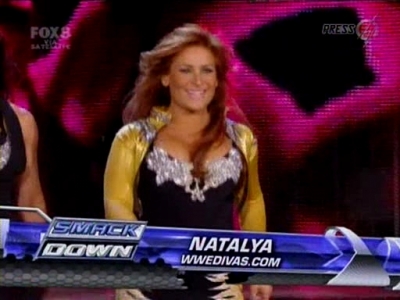 SD_10-10-08_Brie_Bella_vs_Natalya_w-Victoria_avi_000046680.jpg