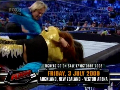 SD_10-10-08_Brie_Bella_vs_Natalya_w-Victoria_avi_000079600.jpg