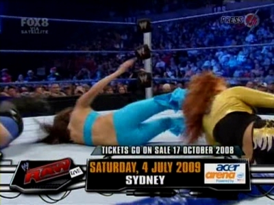 SD_10-10-08_Brie_Bella_vs_Natalya_w-Victoria_avi_000101040.jpg