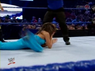 SD_10-10-08_Brie_Bella_vs_Natalya_w-Victoria_avi_000163960.jpg