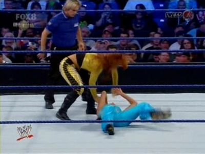 SD_10-10-08_Brie_Bella_vs_Natalya_w-Victoria_avi_000168280.jpg