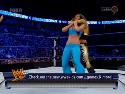SD_10-10-08_Brie_Bella_vs_Natalya_w-Victoria_avi_000183840.jpg