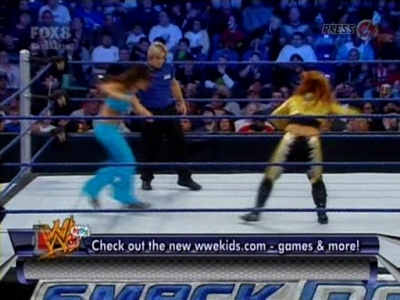 SD_10-10-08_Brie_Bella_vs_Natalya_w-Victoria_avi_000186600.jpg