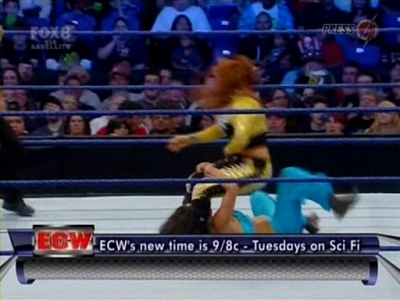 SD_10-10-08_Brie_Bella_vs_Natalya_w-Victoria_avi_000191120.jpg