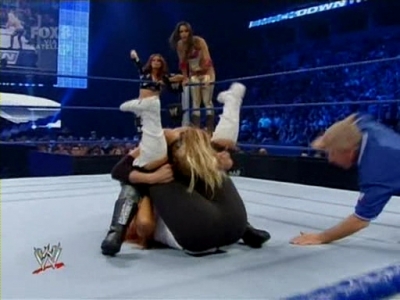 SD_09-12-08_Maryse-Natalya-Victoria_vs_Michelle-Maria-Bri_avi_000107360.jpg