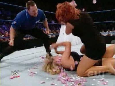 SD_07-19-08_Vickie_Guerrero-Divas_ring_segment_Natalya_vs_Cherry_avi_000218117.jpg
