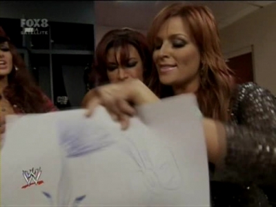 SD_09-19-08_Maria-Brie-Victoria-Natalya_backstage_segment_avi_000113160.jpg