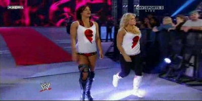 RAW_06-23-08_Melina-Mickie_James_vs_Natalya-Victoria_avi_000202369.jpg