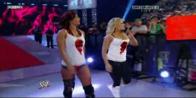 RAW_06-23-08_Melina-Mickie_James_vs_Natalya-Victoria_avi_000202902.jpg