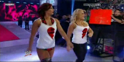RAW_06-23-08_Melina-Mickie_James_vs_Natalya-Victoria_avi_000203436.jpg