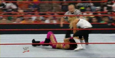 RAW_06-23-08_Melina-Mickie_James_vs_Natalya-Victoria_avi_000272405.jpg