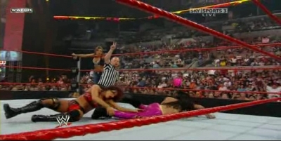 RAW_06-23-08_Melina-Mickie_James_vs_Natalya-Victoria_avi_000322355.jpg