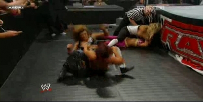 RAW_06-23-08_Melina-Mickie_James_vs_Natalya-Victoria_avi_000410377.jpg