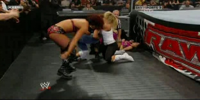 RAW_06-23-08_Melina-Mickie_James_vs_Natalya-Victoria_avi_000414080.jpg