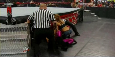 RAW_06-23-08_Melina-Mickie_James_vs_Natalya-Victoria_avi_000442108.jpg
