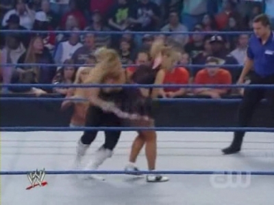 WWE_SmackDown_04_25_08_Diva_Match_XviD_avi_000098631.jpg