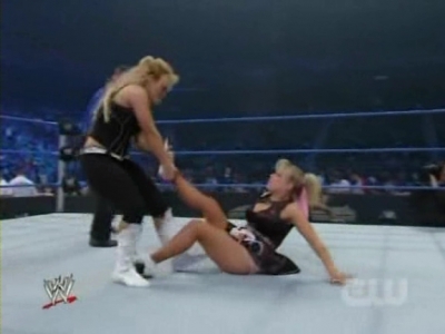 WWE_SmackDown_04_25_08_Diva_Match_XviD_avi_000110643.jpg
