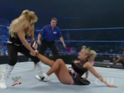 WWE_SmackDown_04_25_08_Diva_Match_XviD_avi_000111478.jpg