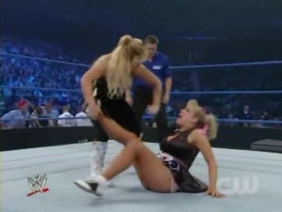 WWE_SmackDown_04_25_08_Diva_Match_XviD_avi_000112178.jpg