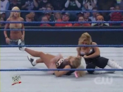 WWE_SmackDown_04_25_08_Diva_Match_XviD_avi_000114247.jpg