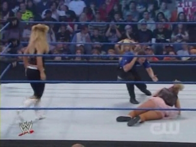 WWE_SmackDown_04_25_08_Diva_Match_XviD_avi_000138471.jpg