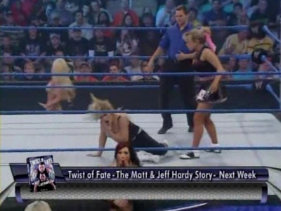 WWE_SmackDown_04_25_08_Diva_Match_XviD_avi_000190790.jpg