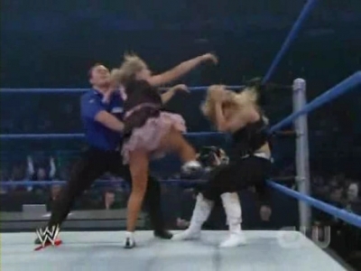 WWE_SmackDown_04_25_08_Diva_Match_XviD_avi_000202035.jpg