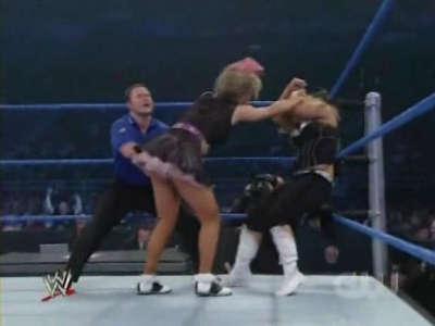 WWE_SmackDown_04_25_08_Diva_Match_XviD_avi_000202535.jpg