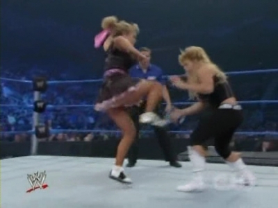 WWE_SmackDown_04_25_08_Diva_Match_XviD_avi_000211077.jpg