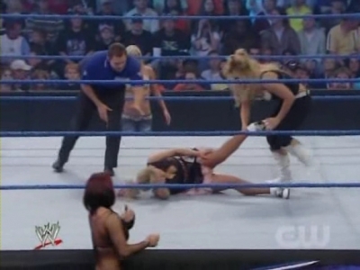 WWE_SmackDown_04_25_08_Diva_Match_XviD_avi_000215014.jpg