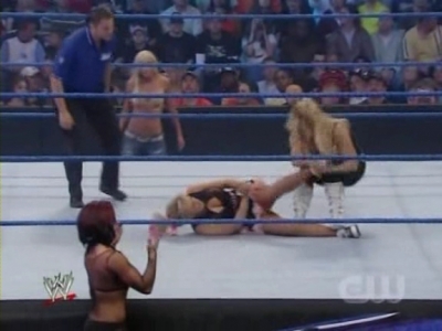 WWE_SmackDown_04_25_08_Diva_Match_XviD_avi_000215748.jpg