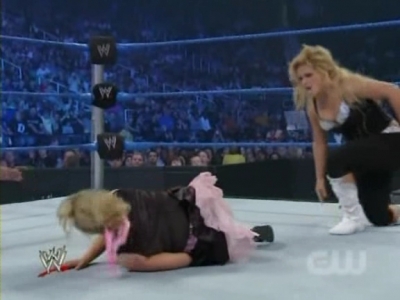 WWE_SmackDown_04_25_08_Diva_Match_XviD_avi_000218284.jpg