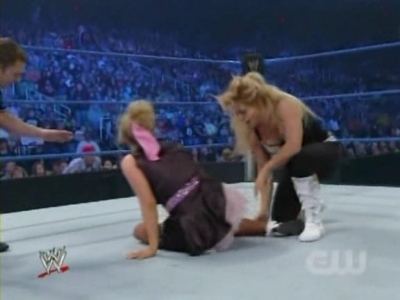 WWE_SmackDown_04_25_08_Diva_Match_XviD_avi_000224424.jpg