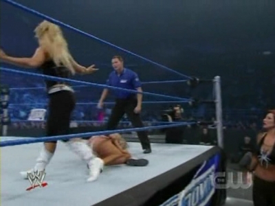 WWE_SmackDown_04_25_08_Diva_Match_XviD_avi_000235235.jpg