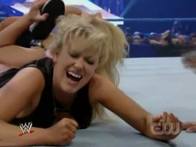 WWE_SmackDown_04_25_08_Diva_Match_XviD_avi_000256789.jpg