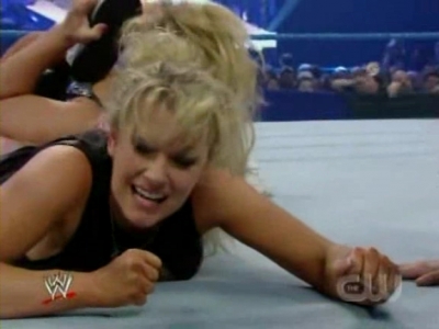 WWE_SmackDown_04_25_08_Diva_Match_XviD_avi_000257557.jpg