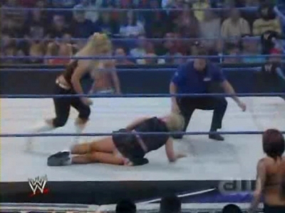 WWE_SmackDown_04_25_08_Diva_Match_XviD_avi_000263329.jpg