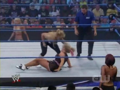 WWE_SmackDown_04_25_08_Diva_Match_XviD_avi_000264097.jpg