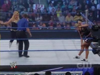 WWE_SmackDown_04_25_08_Diva_Match_XviD_avi_000300833.jpg