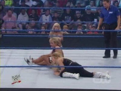 WWE_SmackDown_04_25_08_Diva_Match_XviD_avi_000313880.jpg