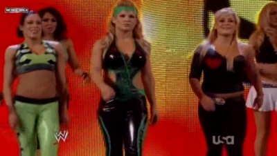 WWE_Raw_04_28_08_Diva_Match_XviD_avi_000057357.jpg